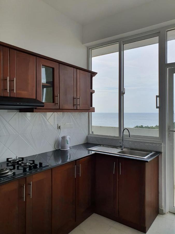 New 2 Bedroom Apartment, 100M Away From The Beach 마운트 라비니아 외부 사진