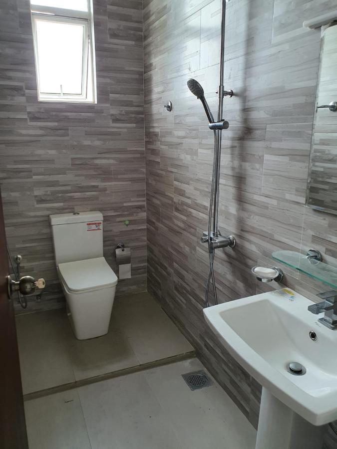 New 2 Bedroom Apartment, 100M Away From The Beach 마운트 라비니아 외부 사진
