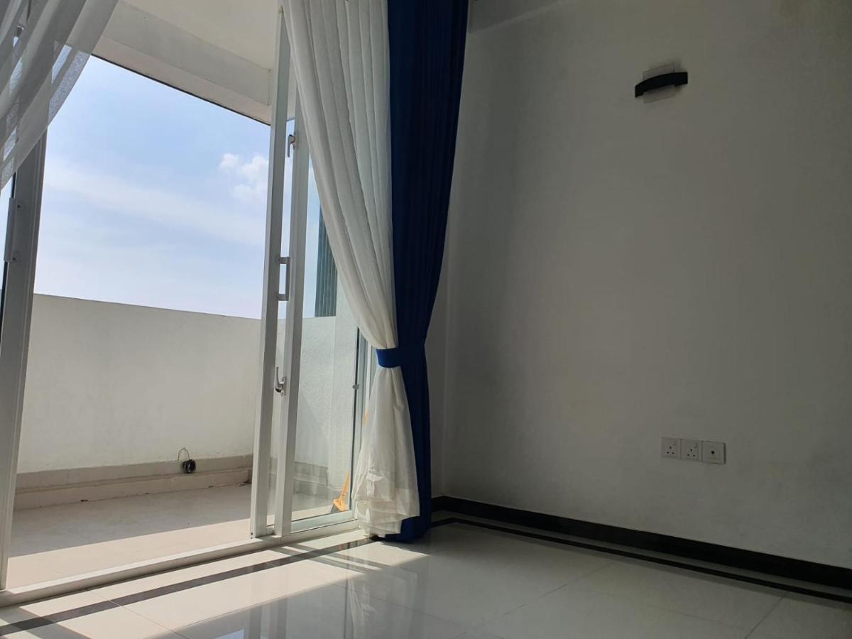 New 2 Bedroom Apartment, 100M Away From The Beach 마운트 라비니아 외부 사진