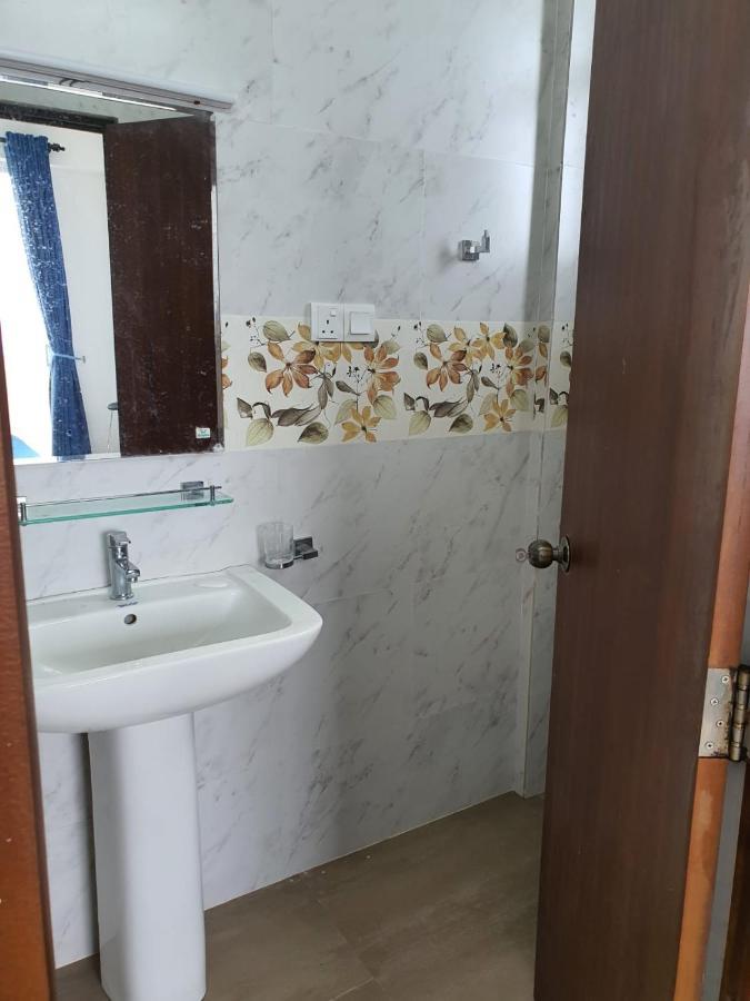 New 2 Bedroom Apartment, 100M Away From The Beach 마운트 라비니아 외부 사진