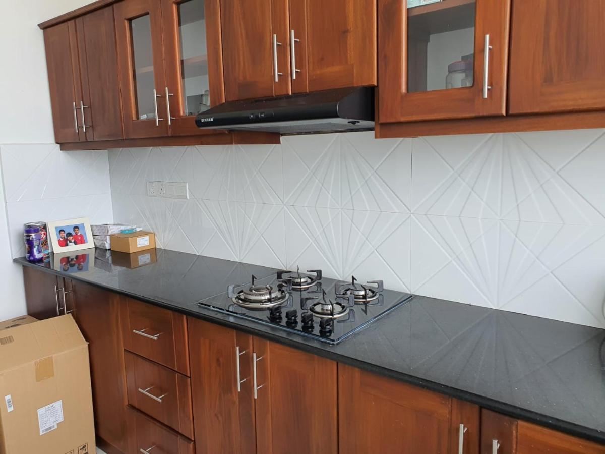 New 2 Bedroom Apartment, 100M Away From The Beach 마운트 라비니아 외부 사진