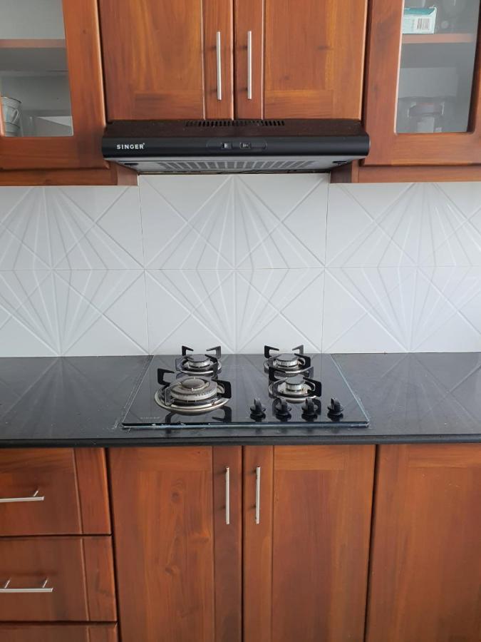 New 2 Bedroom Apartment, 100M Away From The Beach 마운트 라비니아 외부 사진